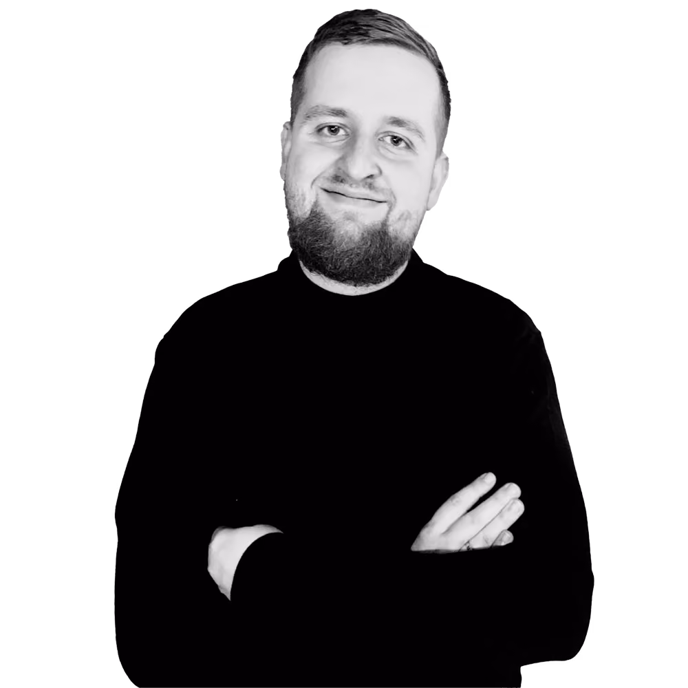 opti_finance_zespol__Bartosz_Fornal-smile